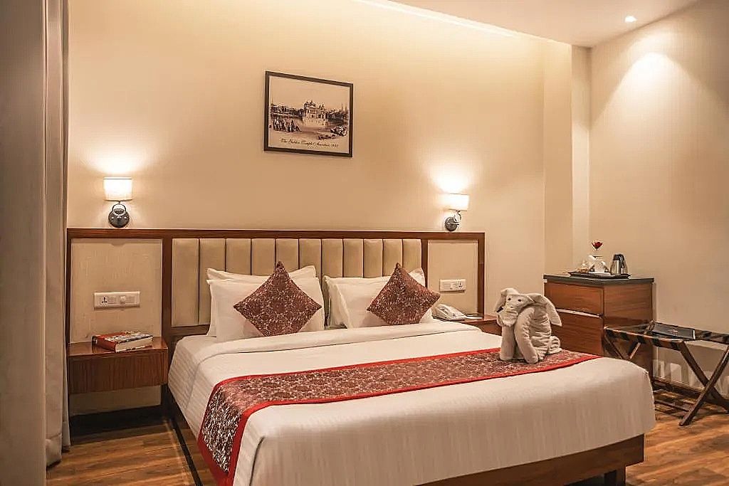 Amritara Sadka , Amritsar Standard Room with Work Desk 8