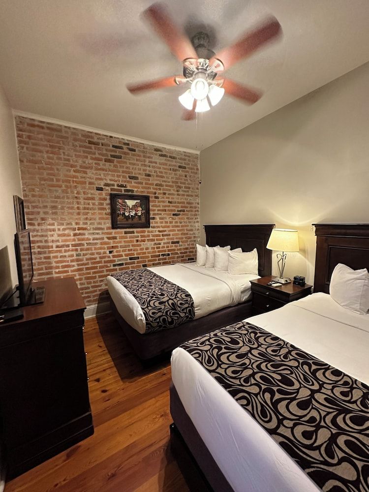 Inn on St. Peter Deluxe Room, 2 Queen Beds 2