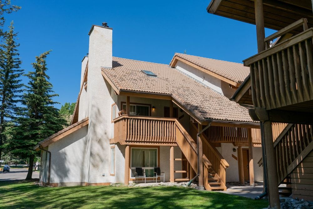 undefined Banff Rocky Mountain Resort 3