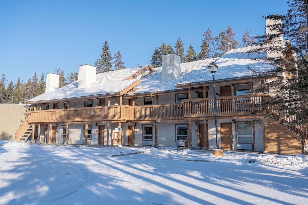 undefined Banff Rocky Mountain Resort 5