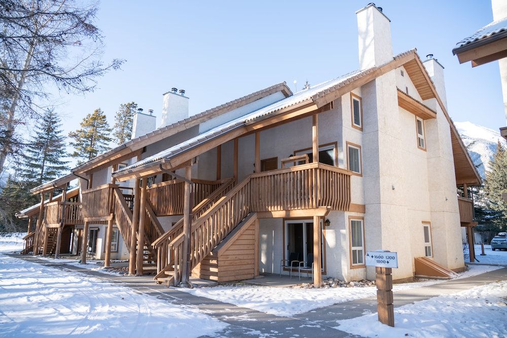 undefined Banff Rocky Mountain Resort 7