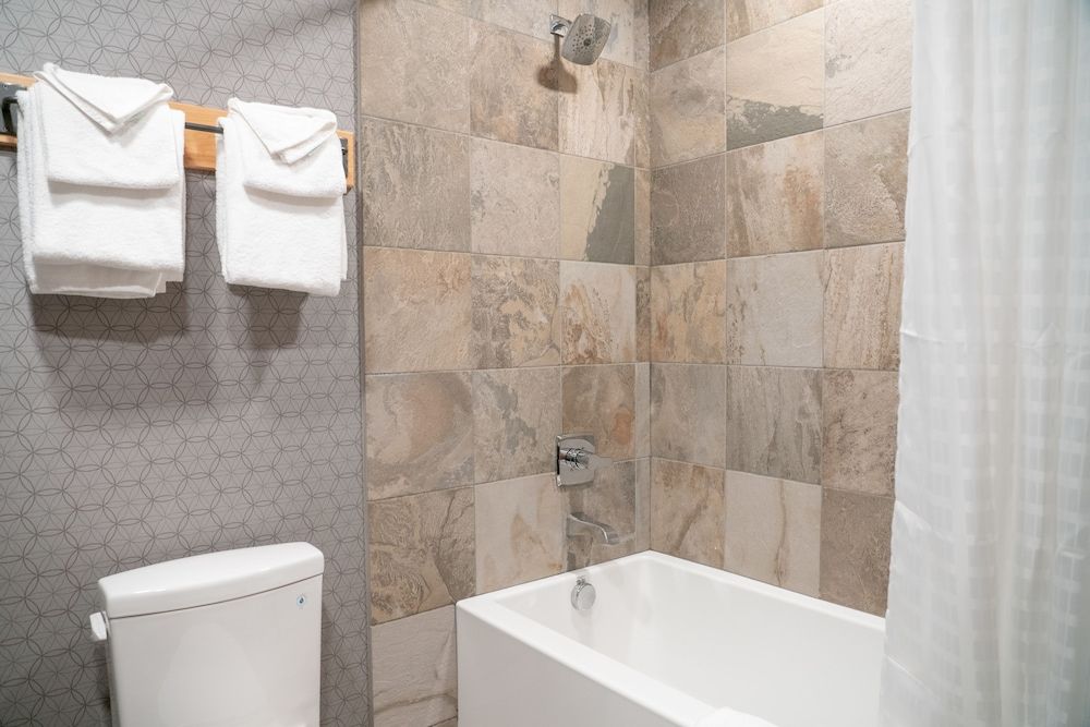 Banff Rocky Mountain Resort Junior Suite, 2 Queen Beds 6