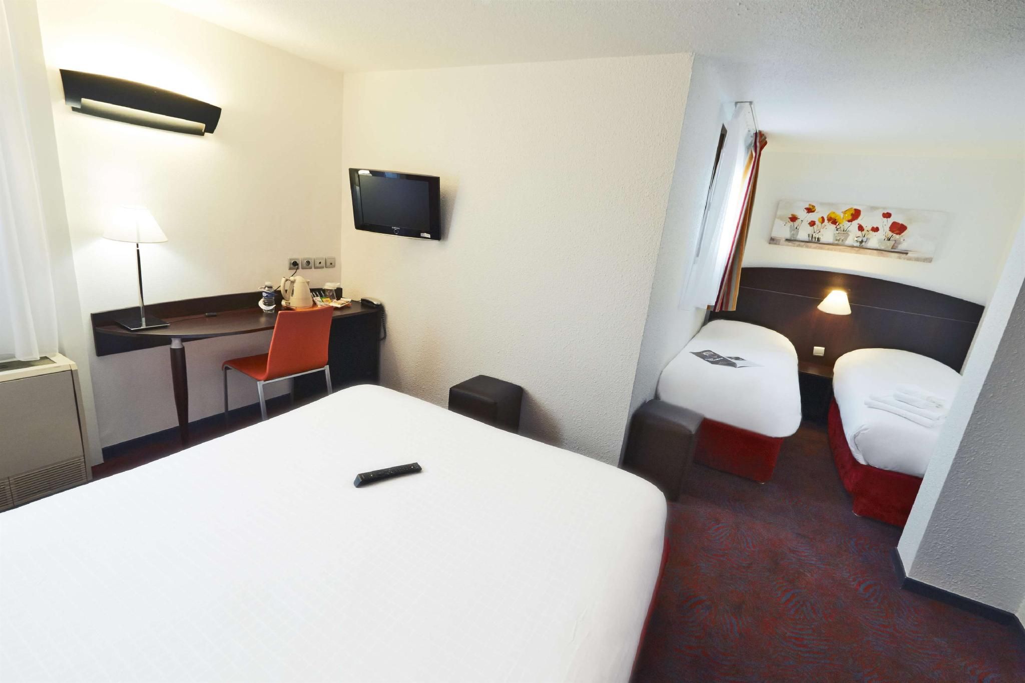 Standard Room - 4 Single Beds
