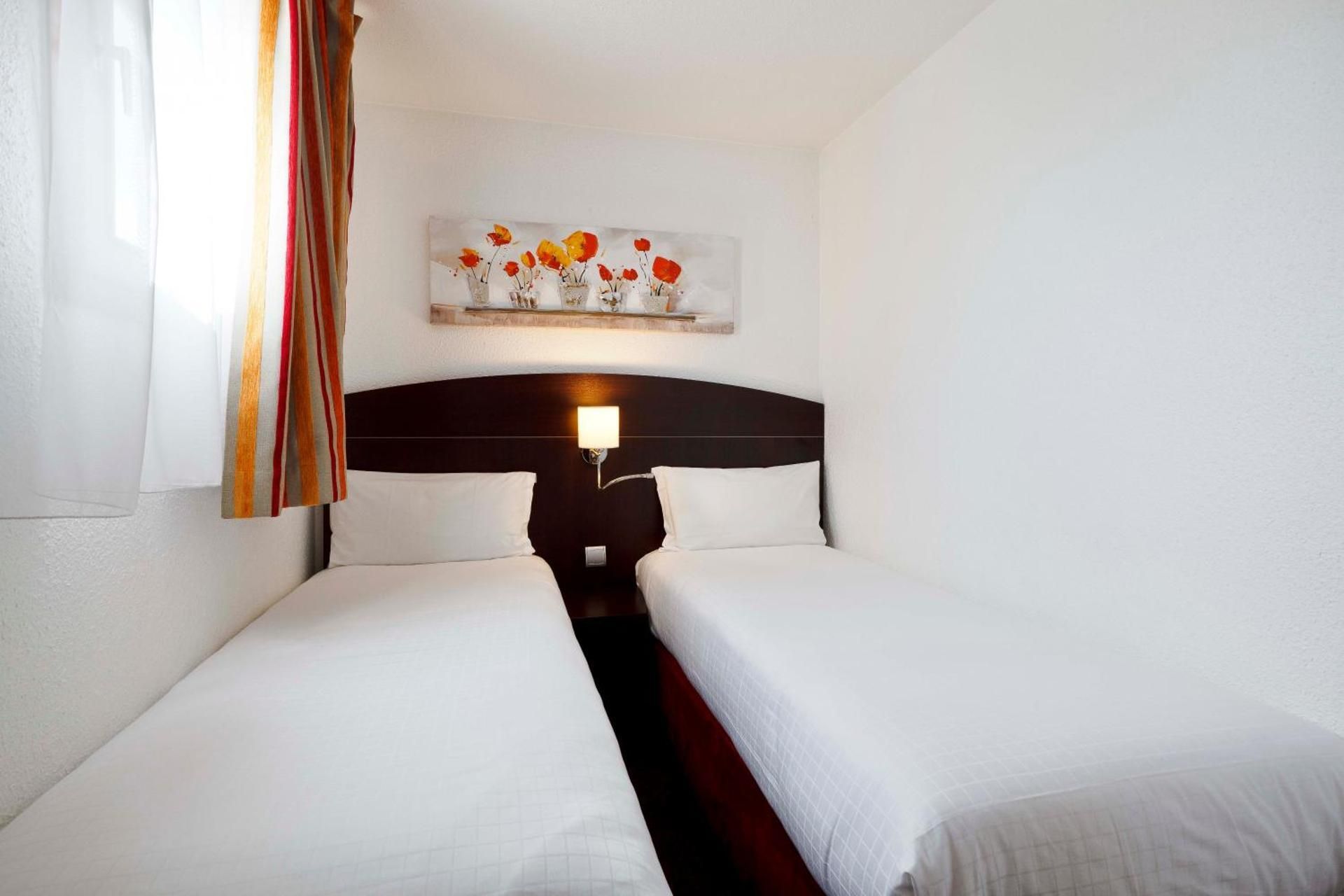 1 Double Bed 2 Single Beds