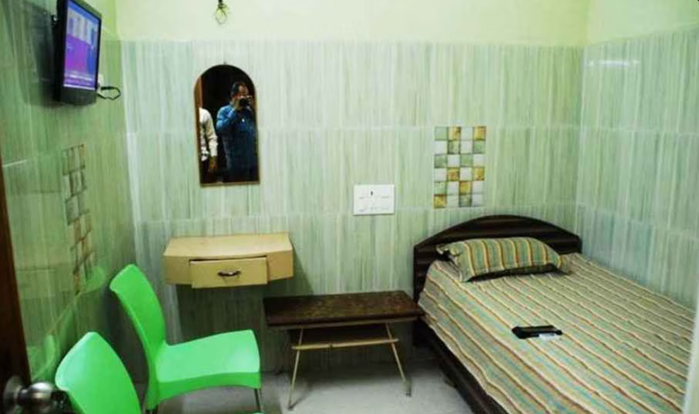 Vinayaka Lodge Non Ac Double Room 10