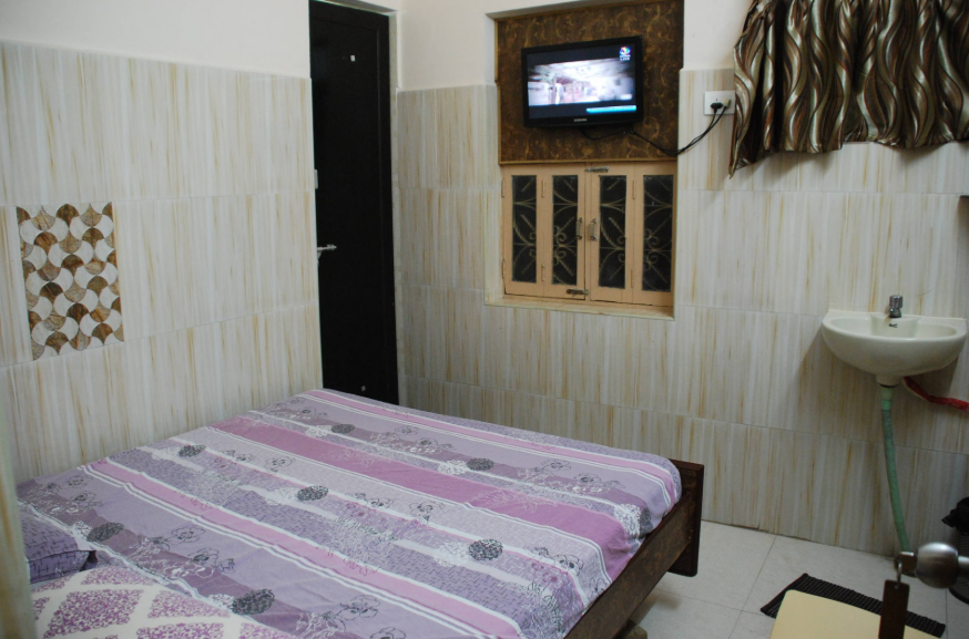 Vinayaka Lodge Non Ac Double Room 11