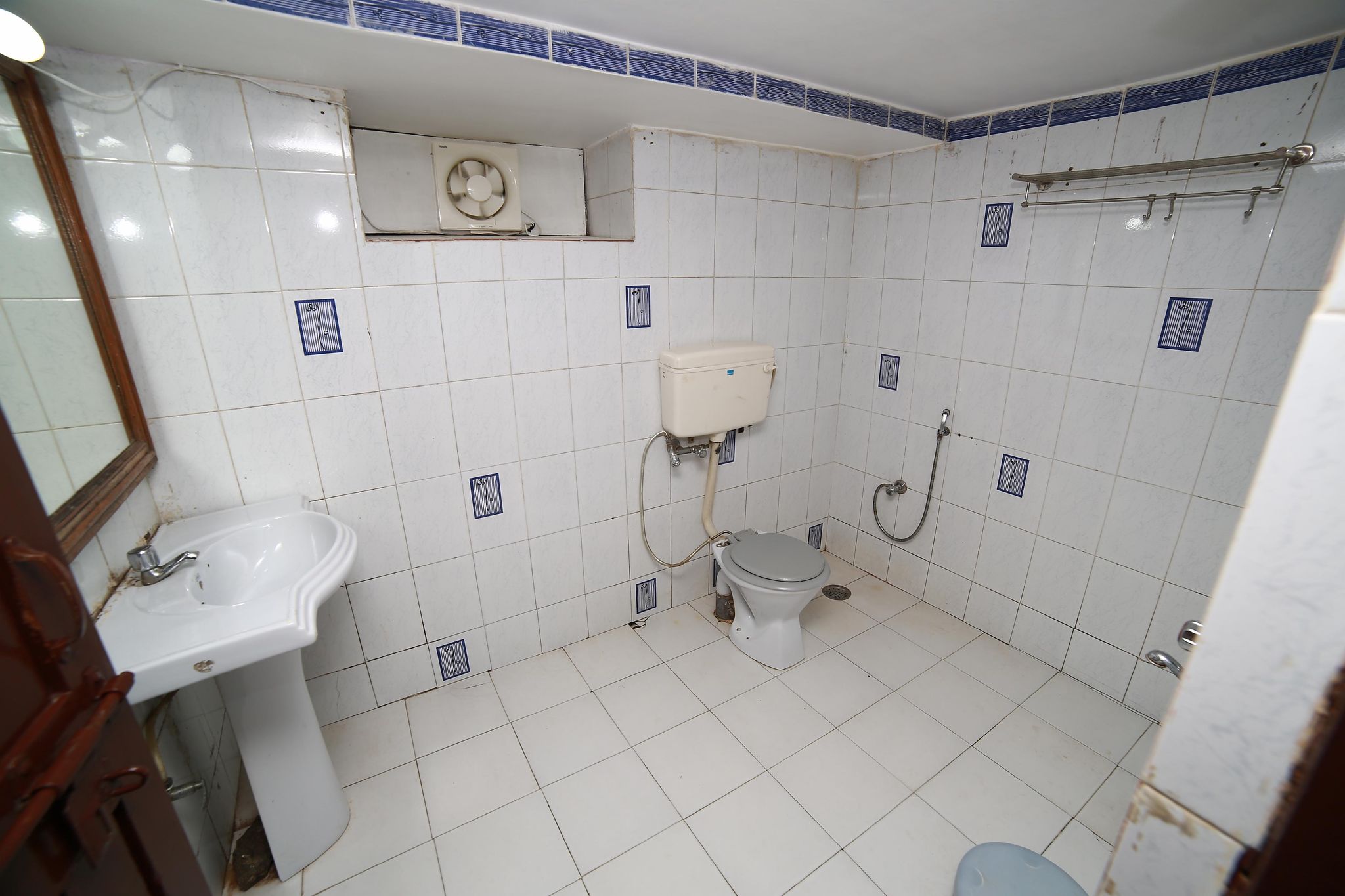 Hotel Lasa Grand Deluxe Non AC Room 8