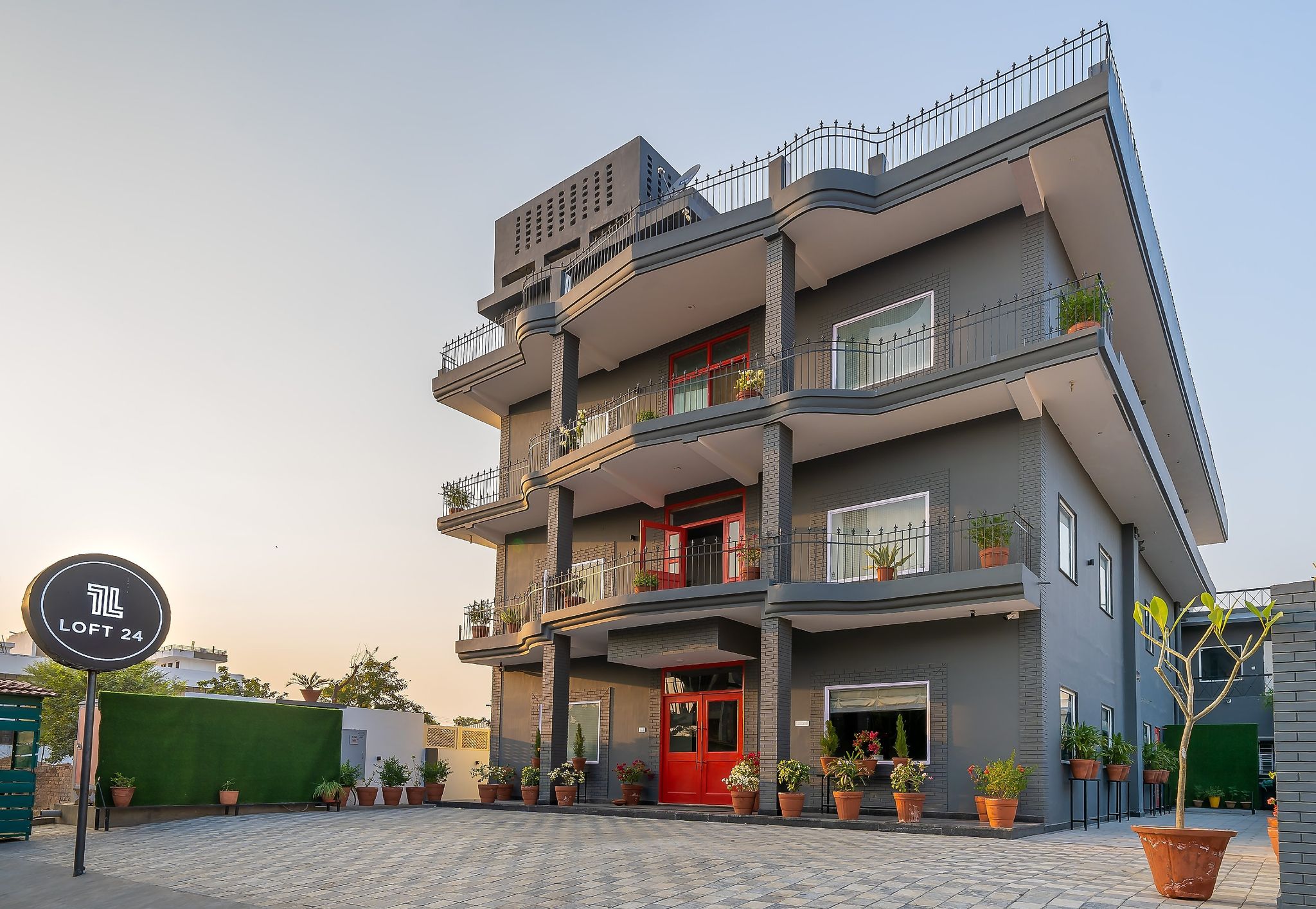 undefined Loft 24
