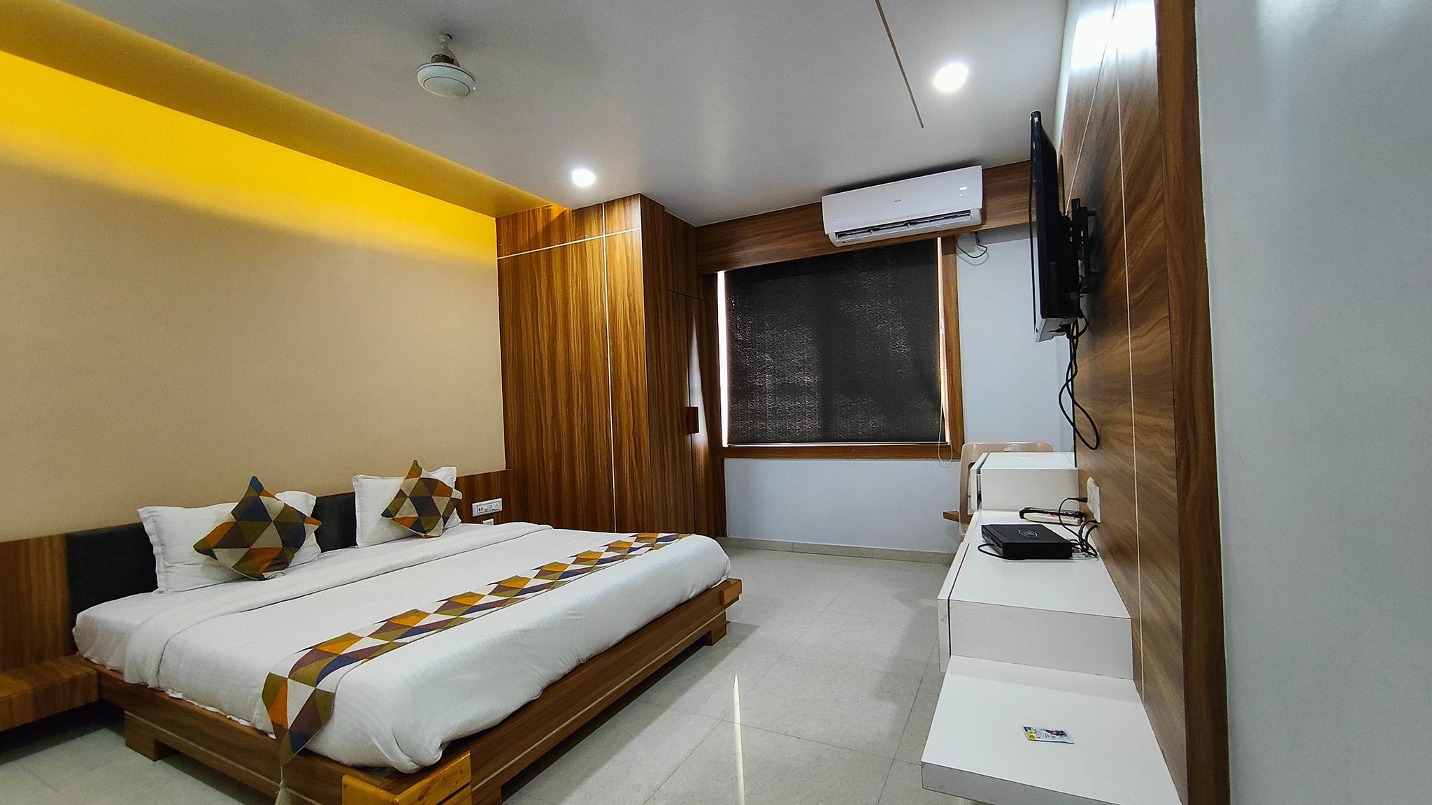 Hotel Krish, Somnath DELUXE DOUBLE BED AC ROOM 3