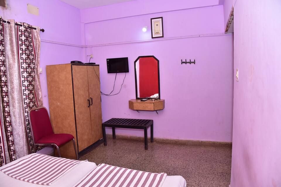 Hotel Kola Paradise Single Non Ac