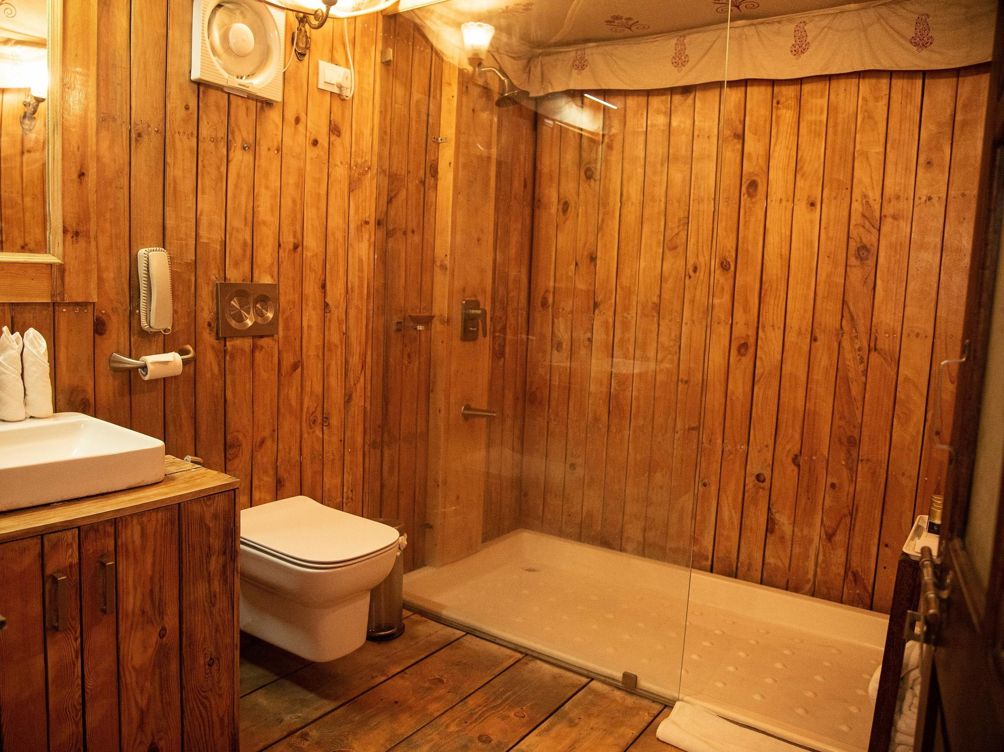 Om Vilas Benares Super Luxury Cottages 5