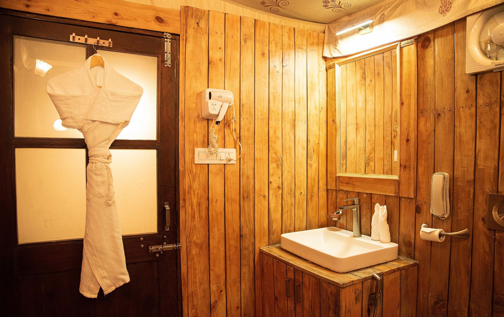 Om Vilas Benares Super Luxury Cottages 6