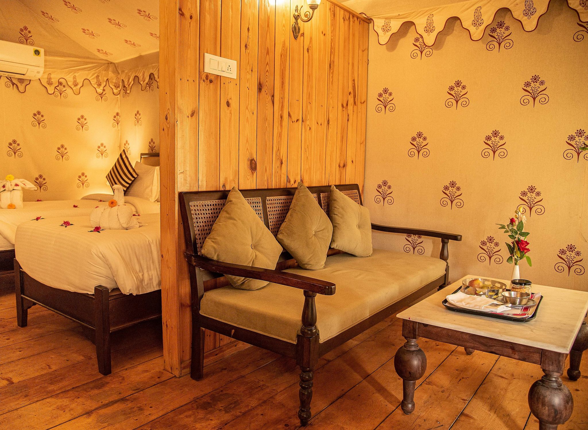 Om Vilas Benares Super Luxury Cottages 4