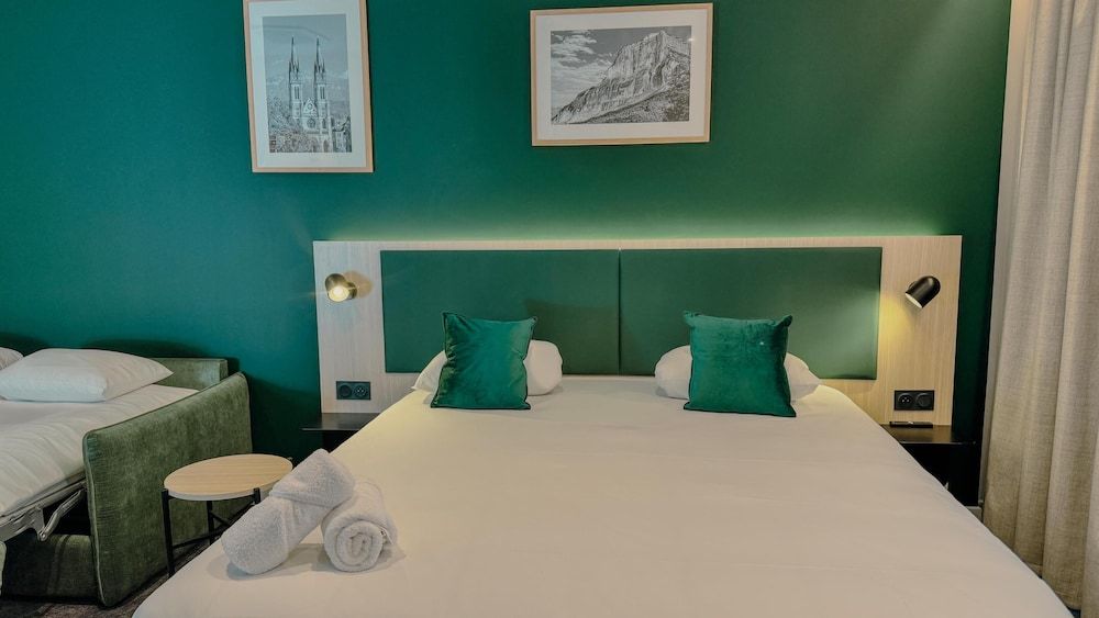 Superior Room, 1 King Bed, Non Smoking, Kitchenette (with Sofabed)