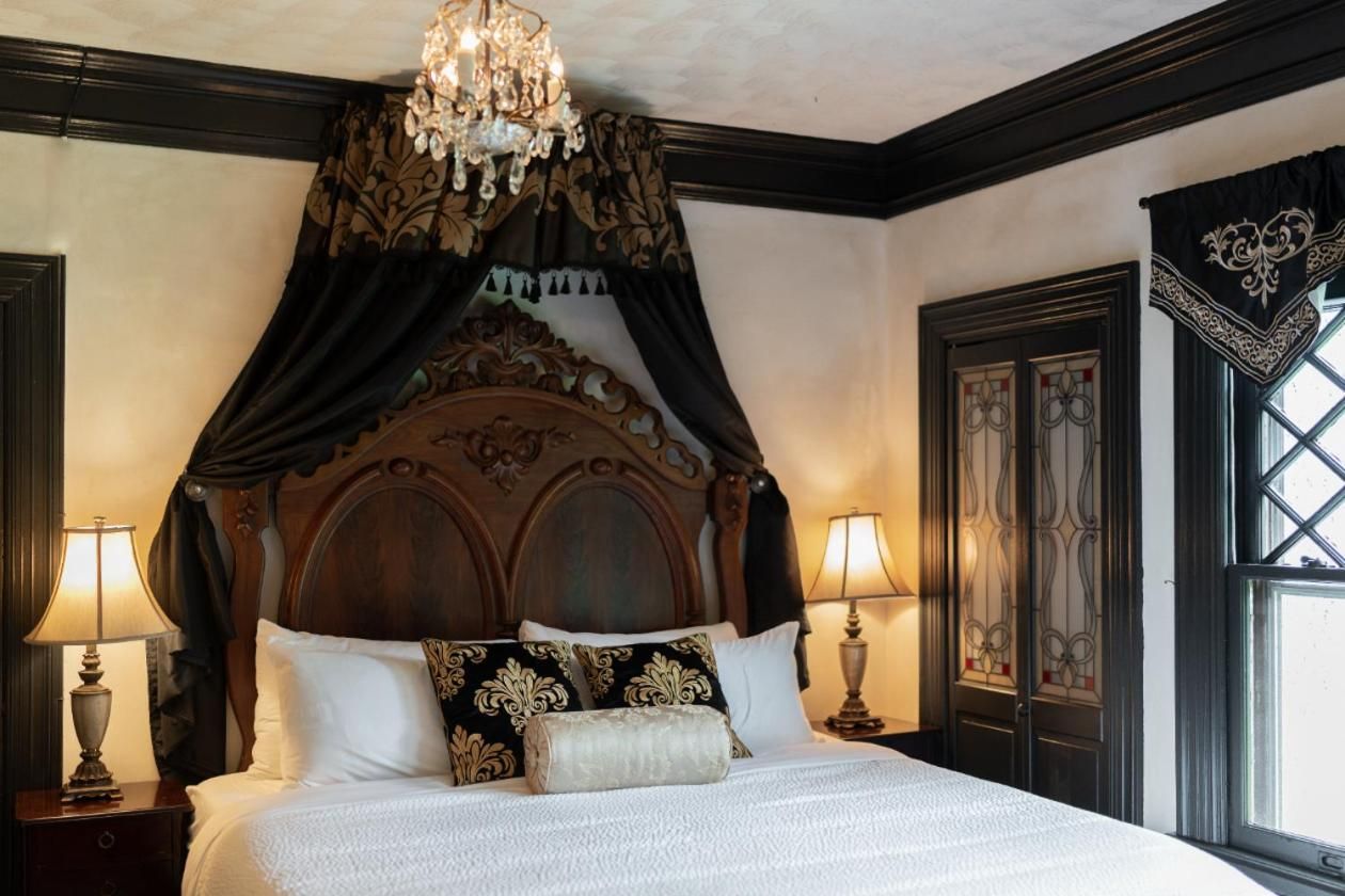 Deluxe King Suite