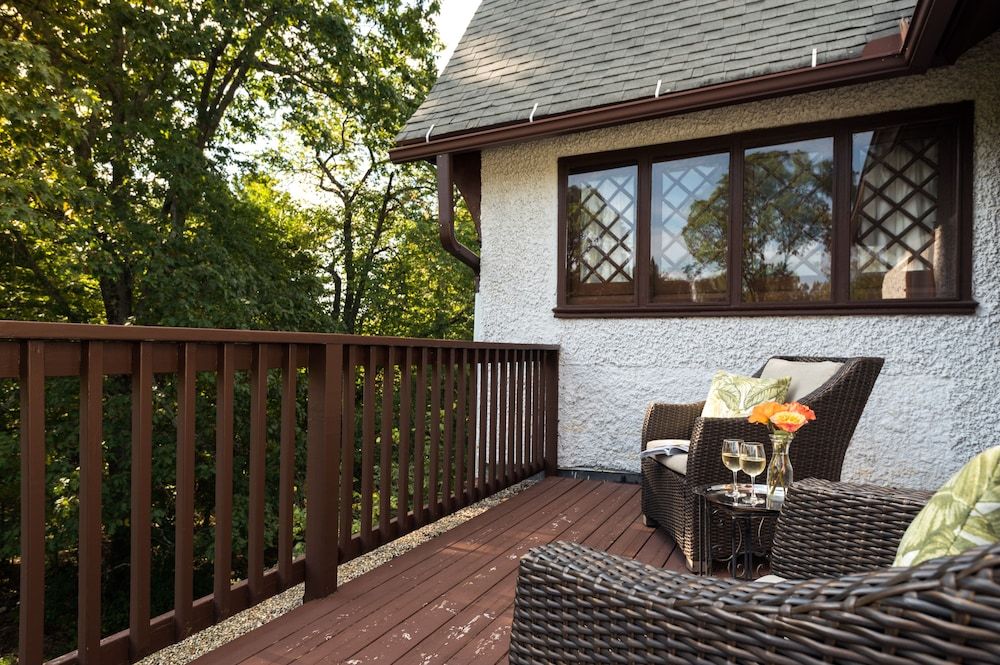 Premium Suite, 1 Queen Bed, Balcony, Garden View