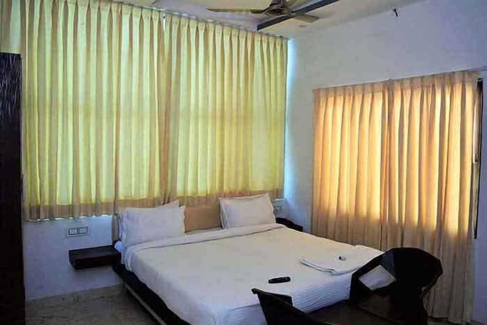 Hotel The Paradise Deluxe Room