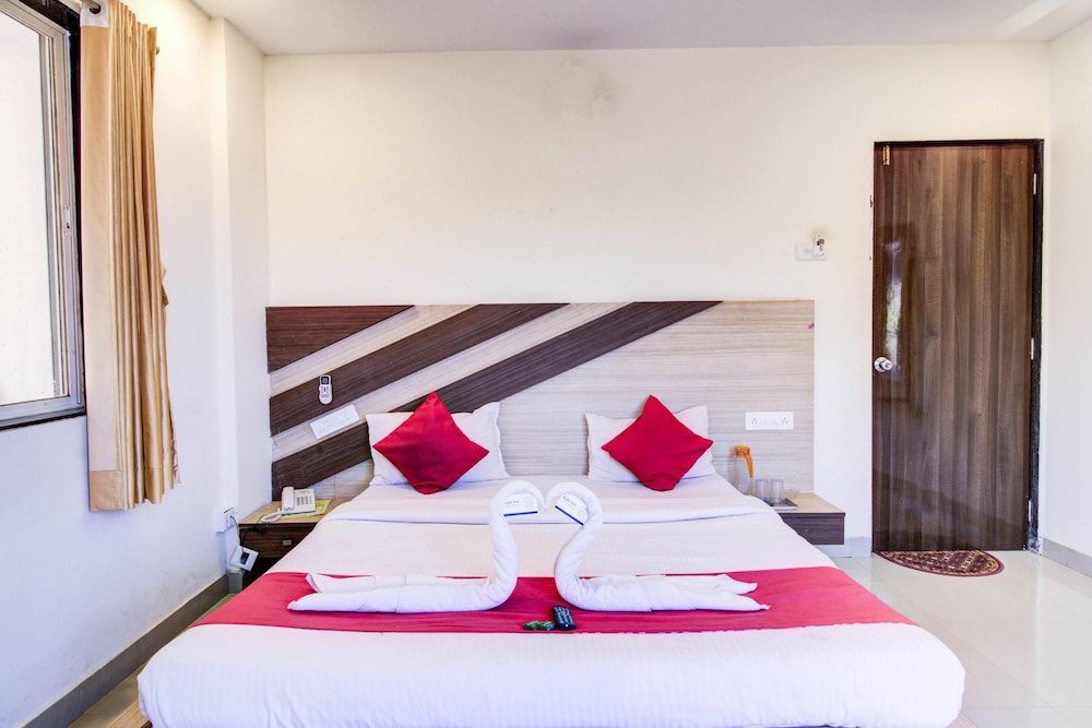 Deluxe AC Room