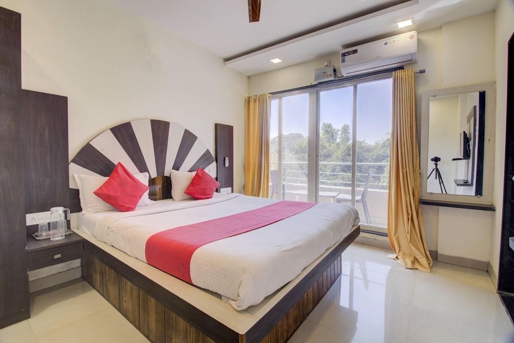 Deluxe AC Room