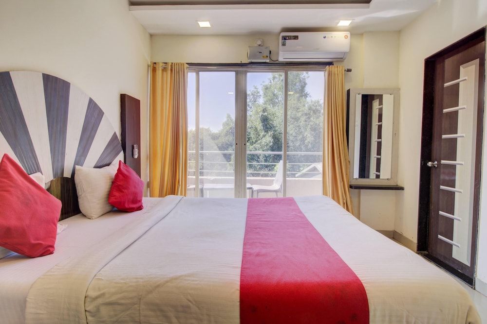 Deluxe AC Room