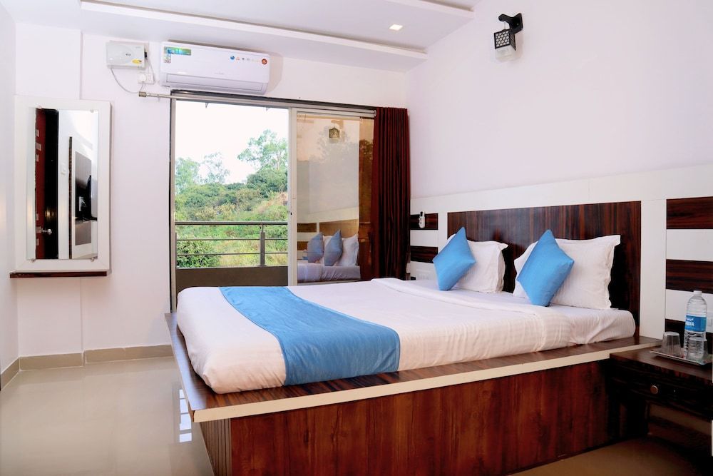 Deluxe AC Room