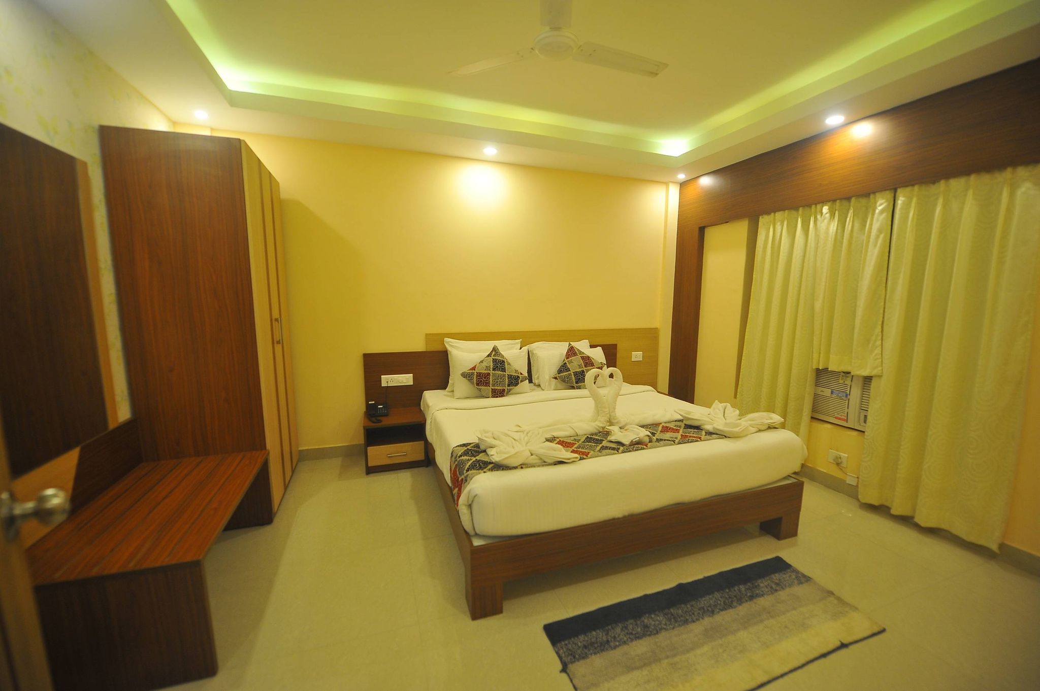 Pipul Hotel and Resort Club suite