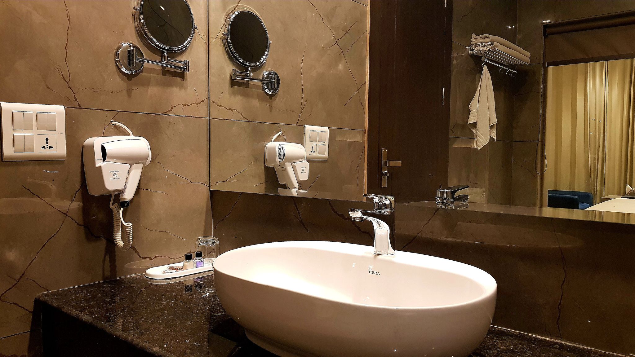 Hotel Almeida Premium Room Twin Beds 8