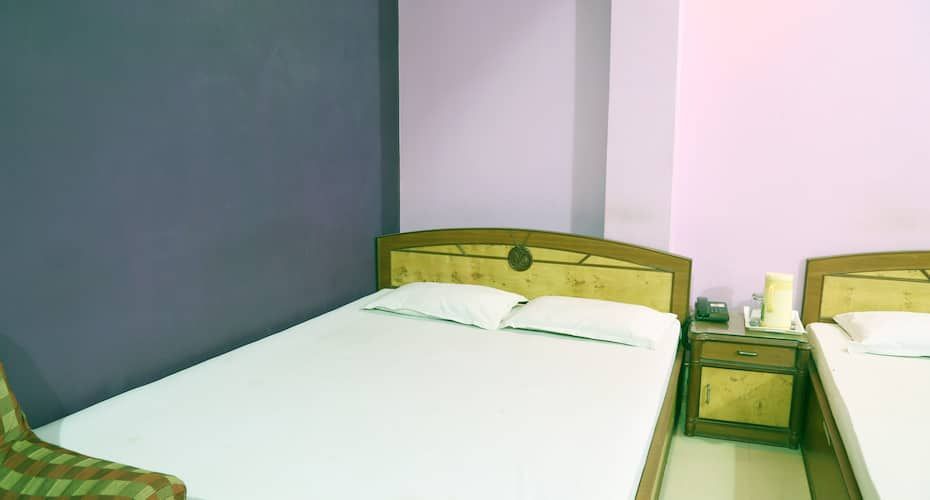 Deluxe Double Bedroom