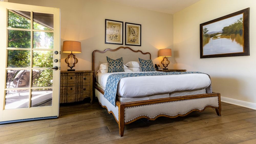 Superior Room, Lake View