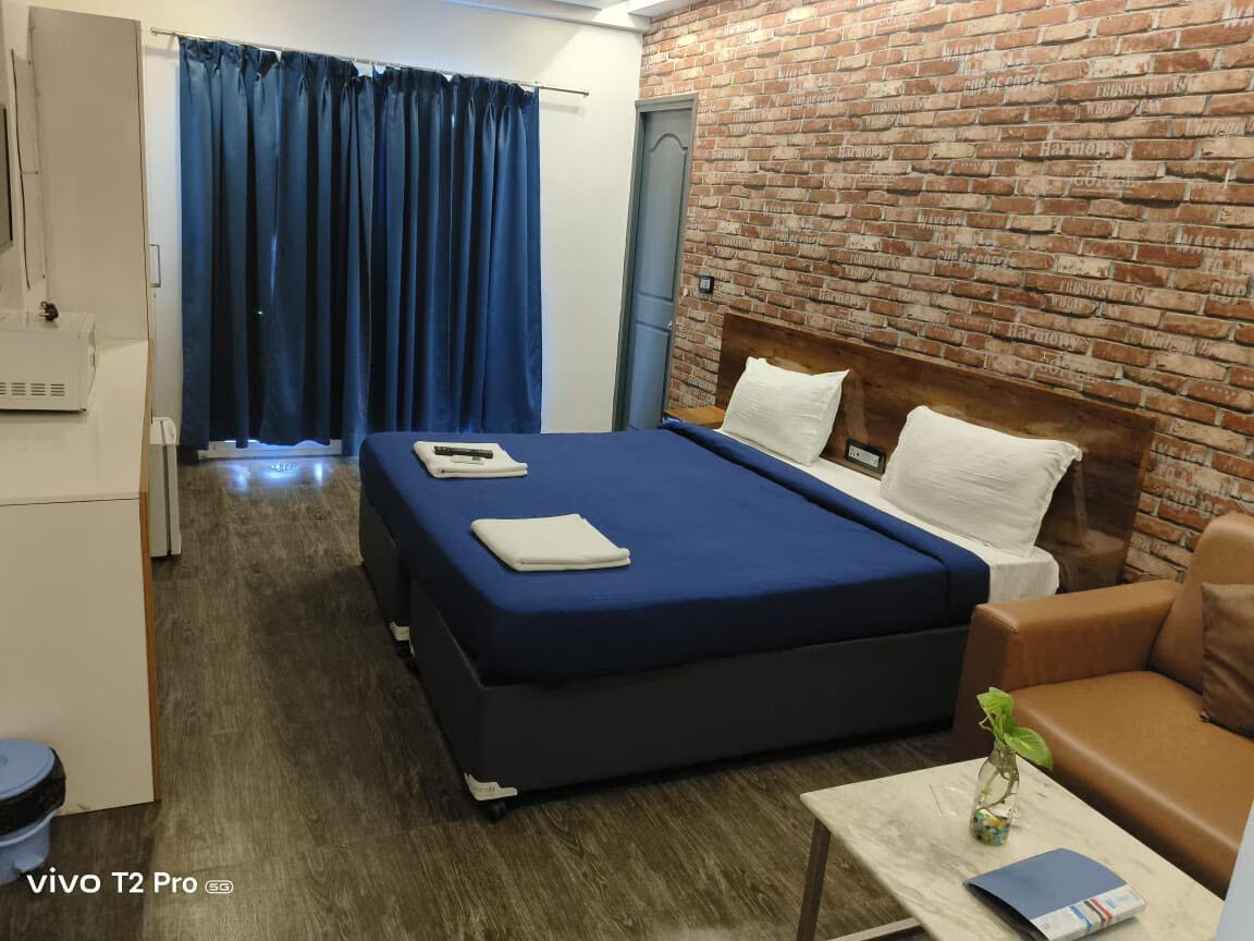 Studio Flat with Kitchen