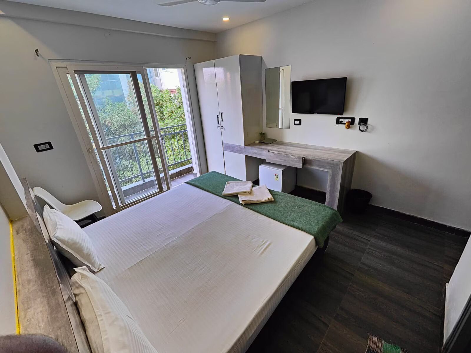 Studio Flat with Kitchen