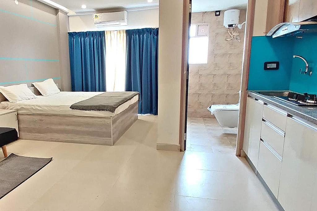 Studio Flat with Kitchen