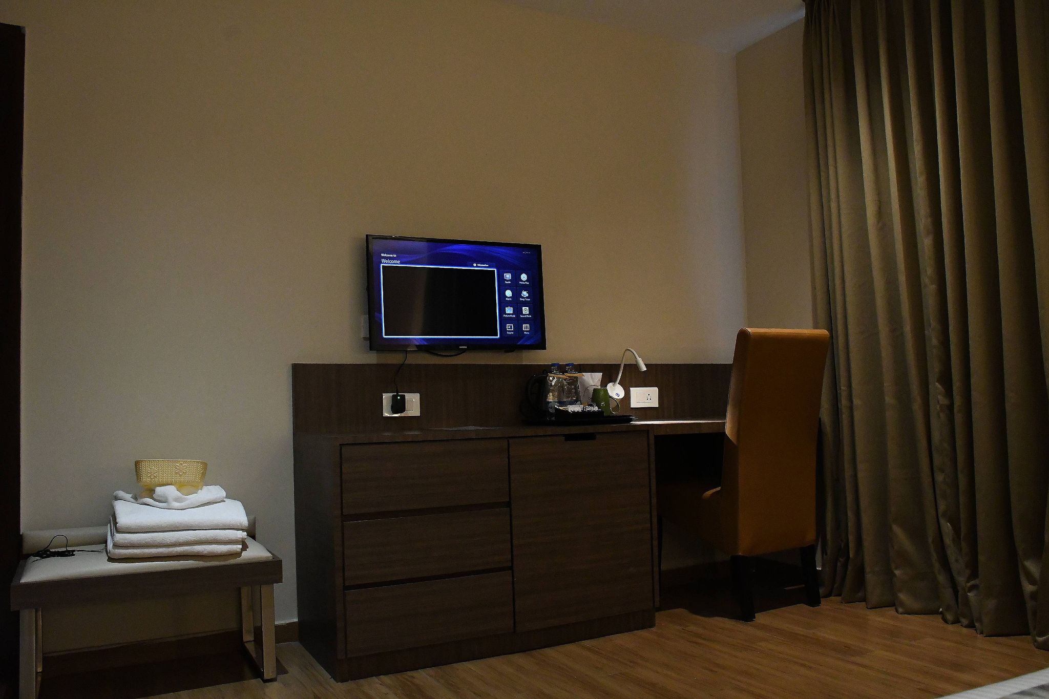 Superior King Room with Work Desk