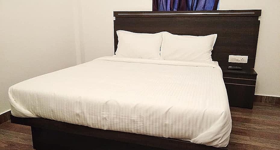 undefined Landy Queen 9