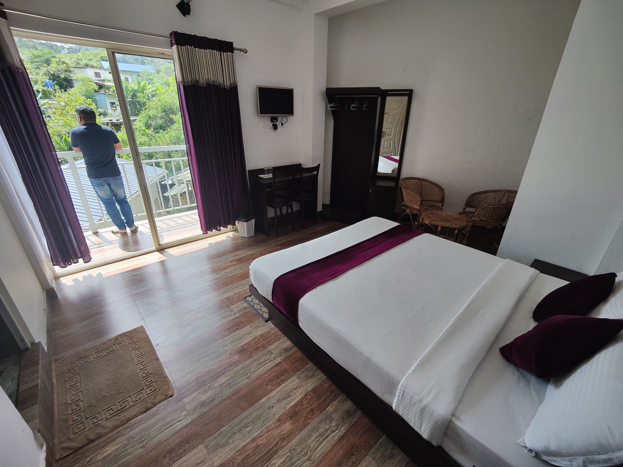 undefined Landy Queen 8