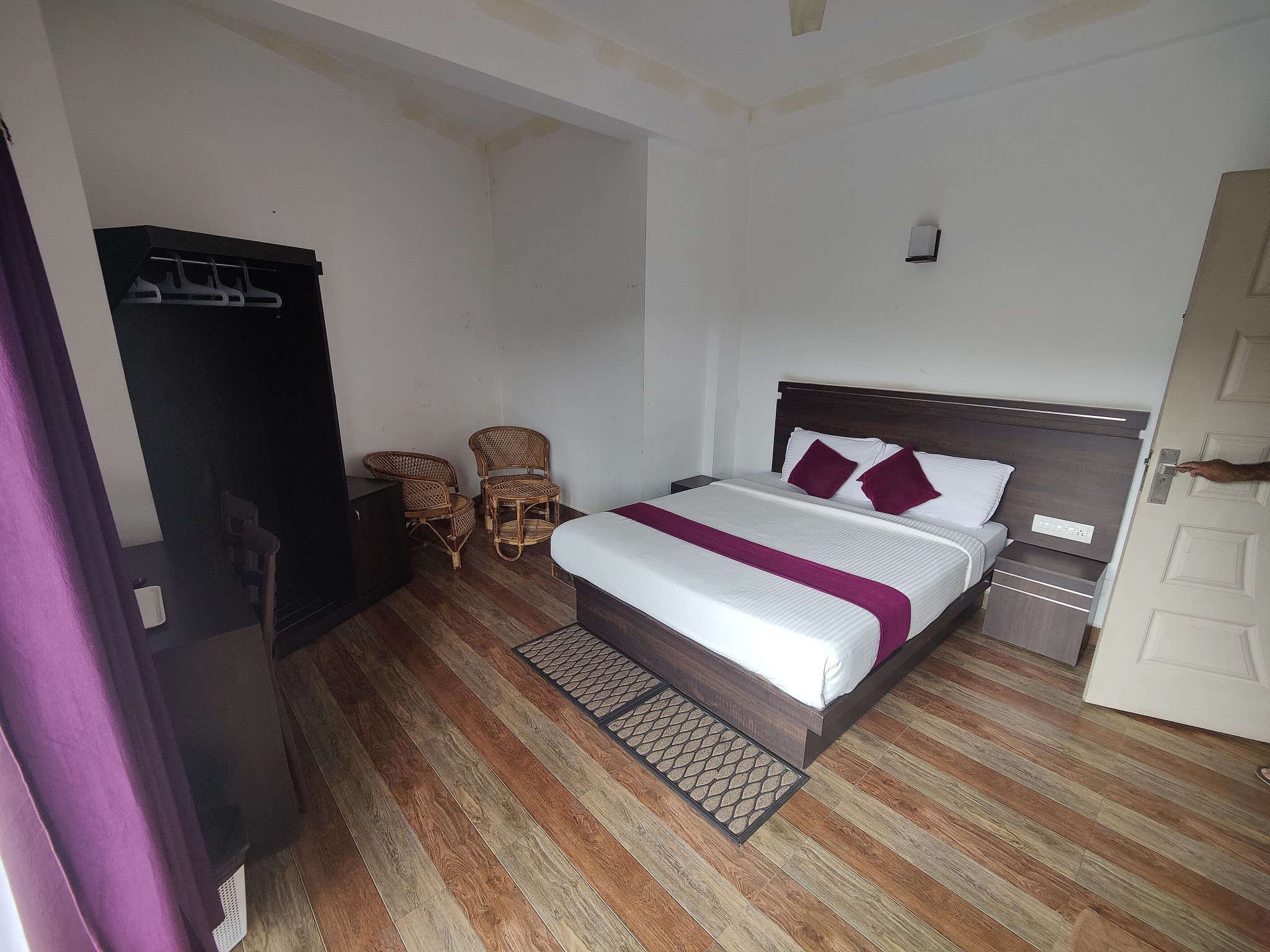 undefined Landy Queen 4