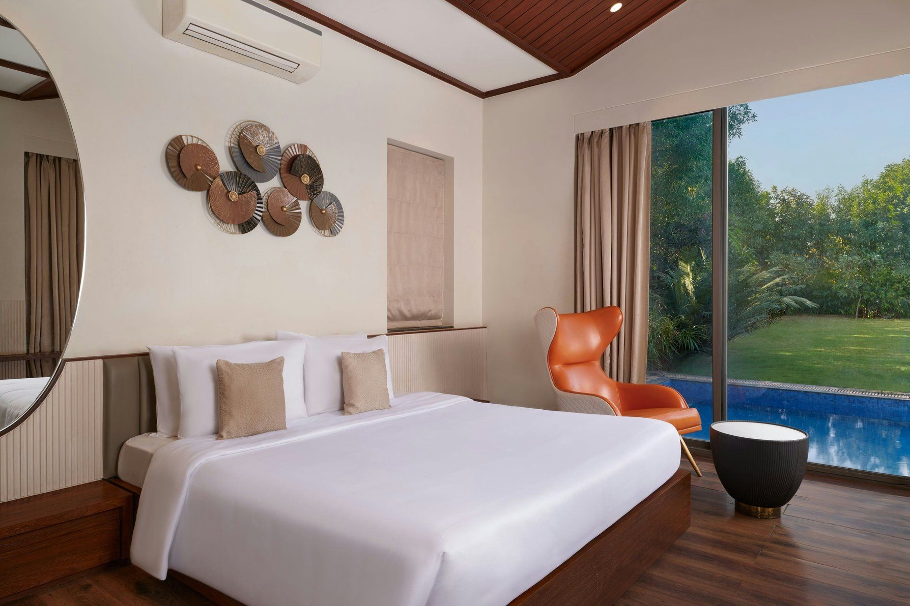 One-Bedroom Villa - King Bed - Pool View