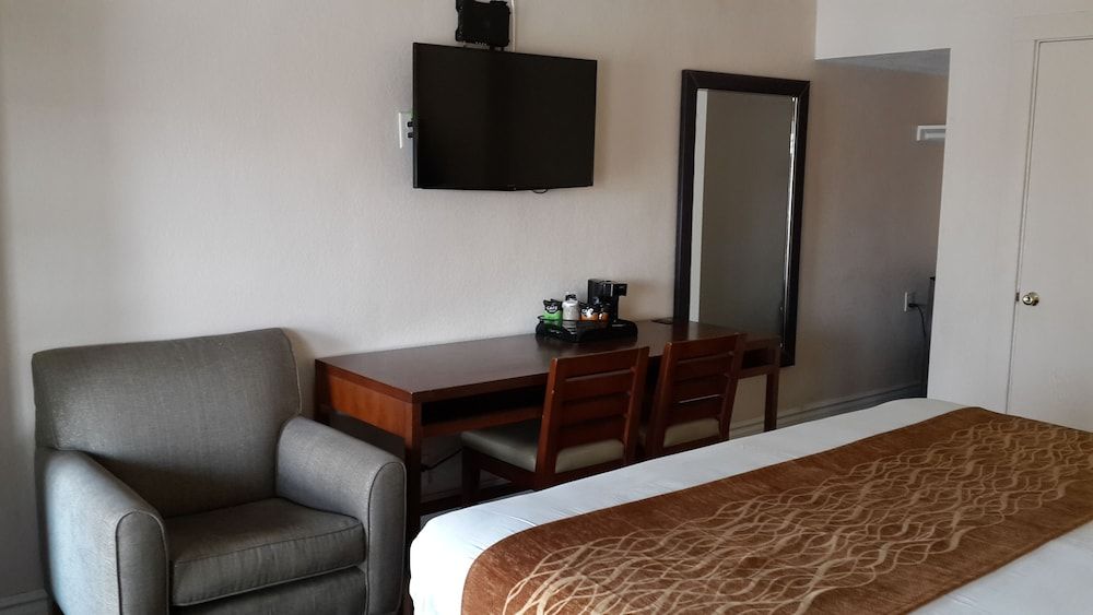 American Regency Inn 2 Queen Beds 8