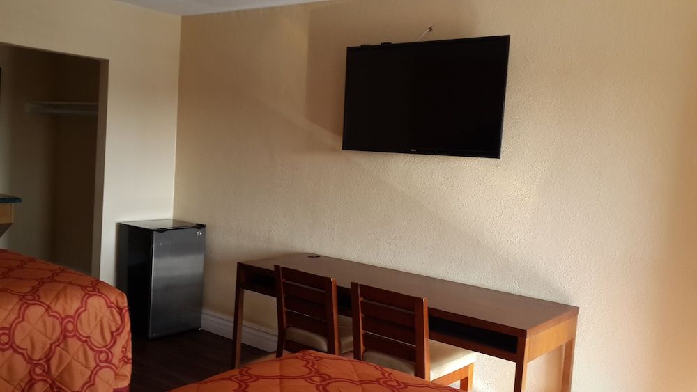 American Regency Inn 2 Queen Beds 7