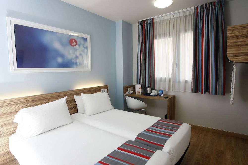 undefined Travelodge Madrid Torrelaguna 4