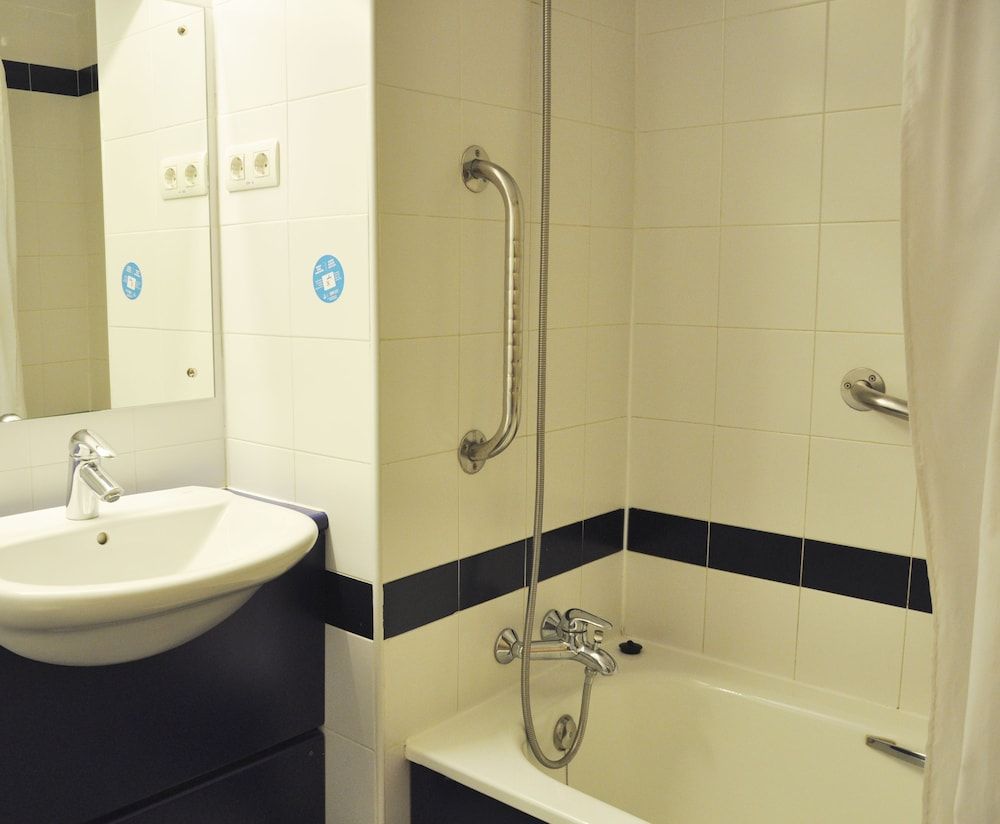 undefined Travelodge Madrid Torrelaguna 8