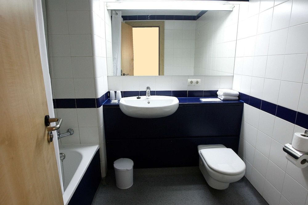 undefined Travelodge Madrid Torrelaguna 9