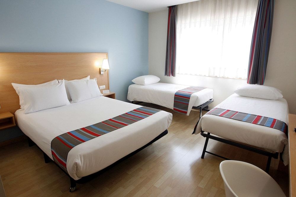 undefined Travelodge Madrid Torrelaguna 9