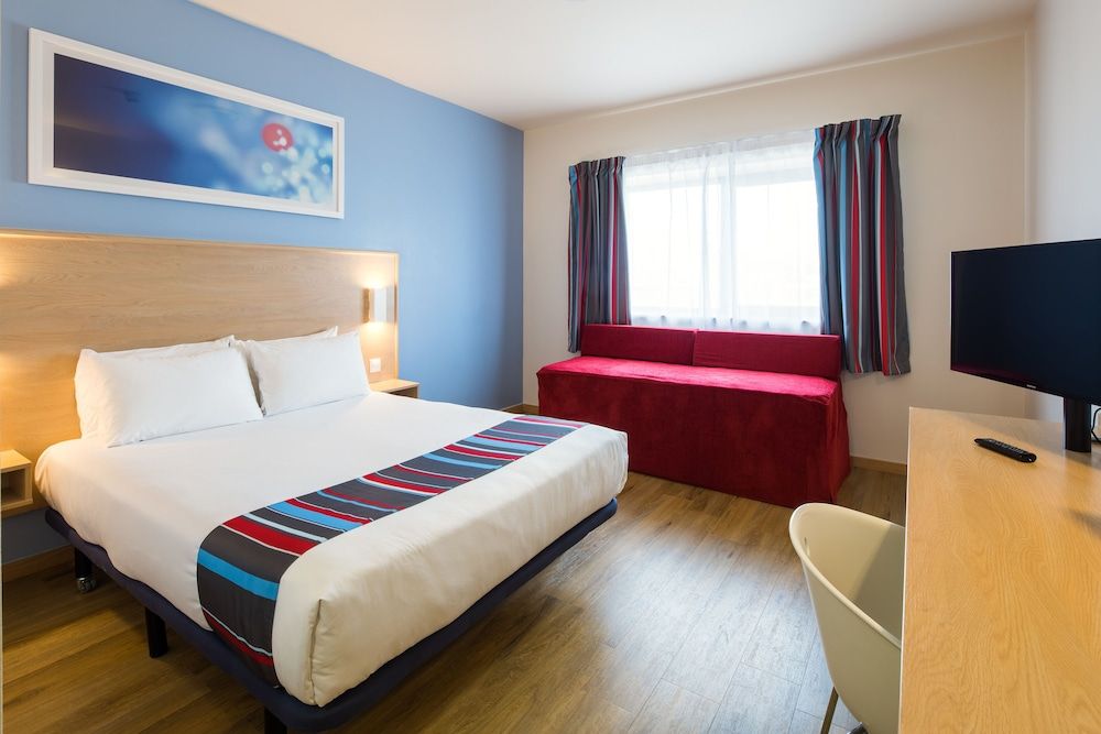 undefined Travelodge Madrid Torrelaguna 5