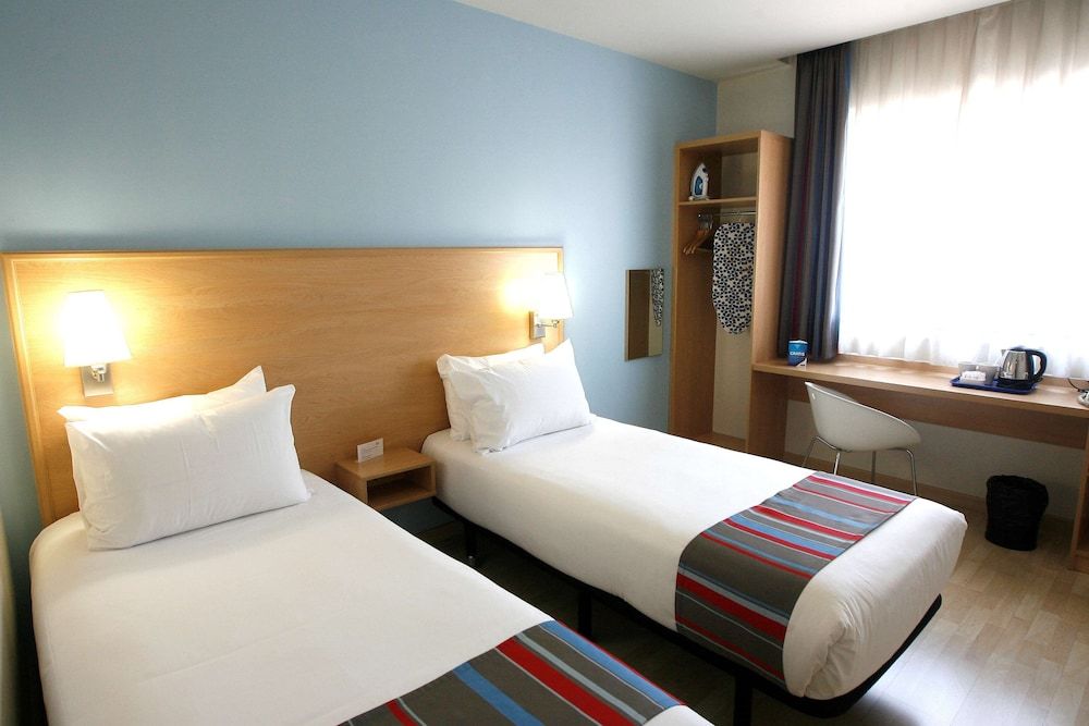 undefined Travelodge Madrid Torrelaguna 2