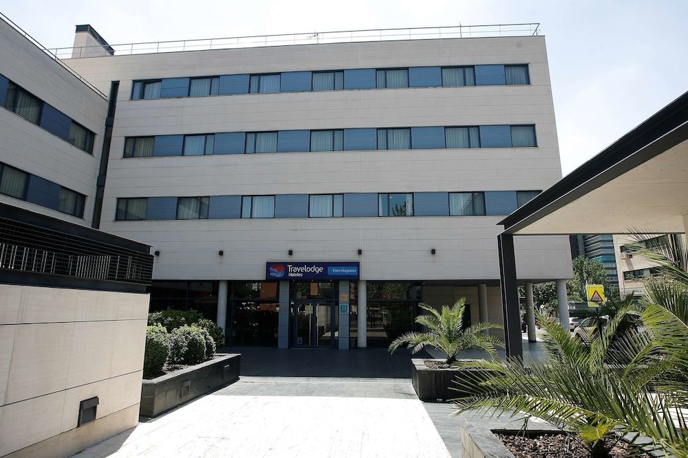 undefined Travelodge Madrid Torrelaguna 2
