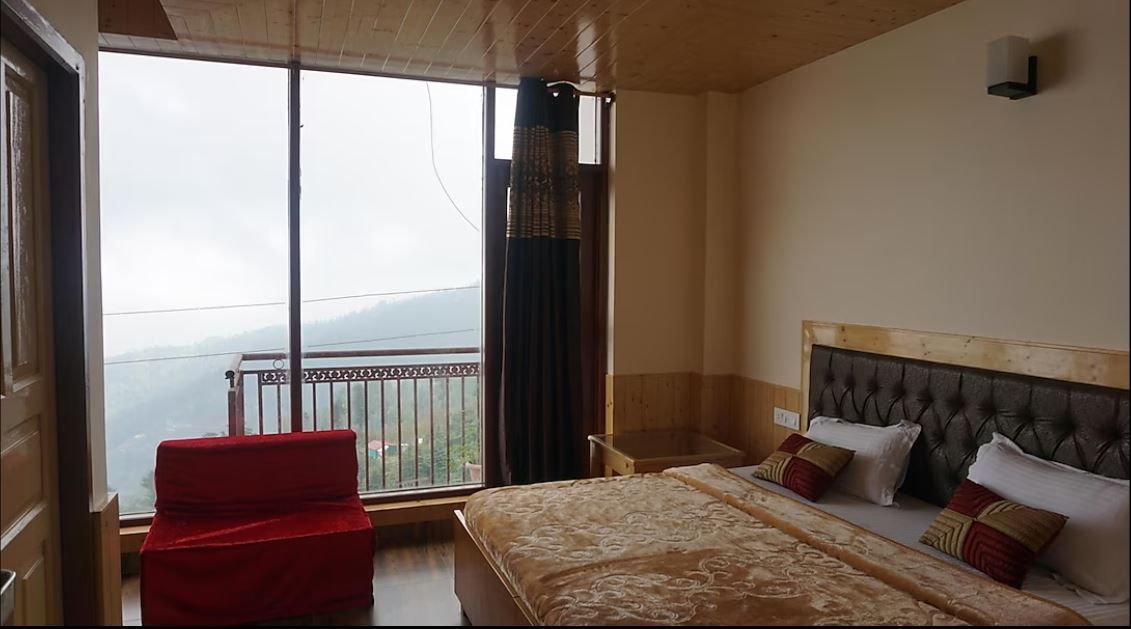 Hotel Kufri Ashray Classic Room with Balcony 3