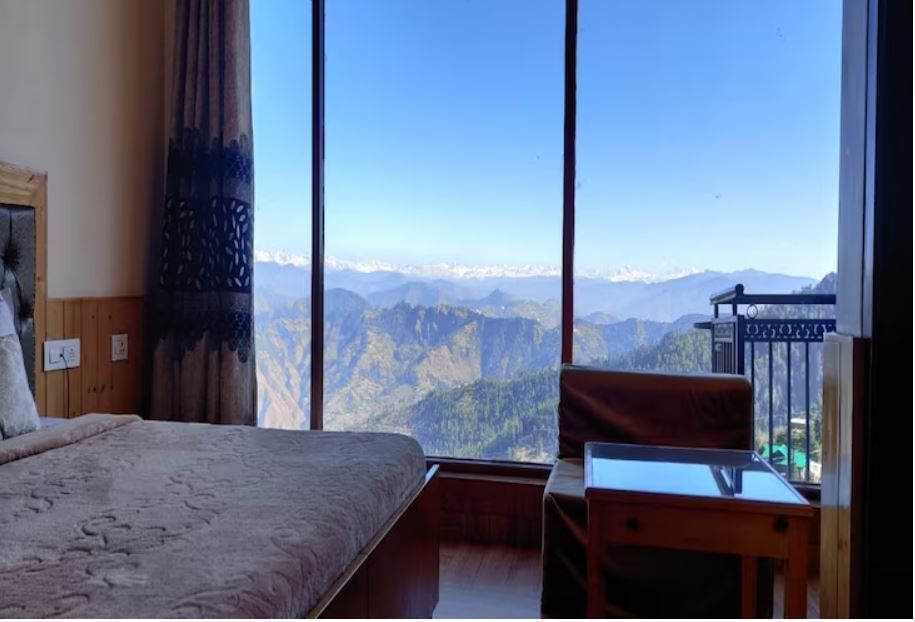 Hotel Kufri Ashray Classic Room with Balcony 4