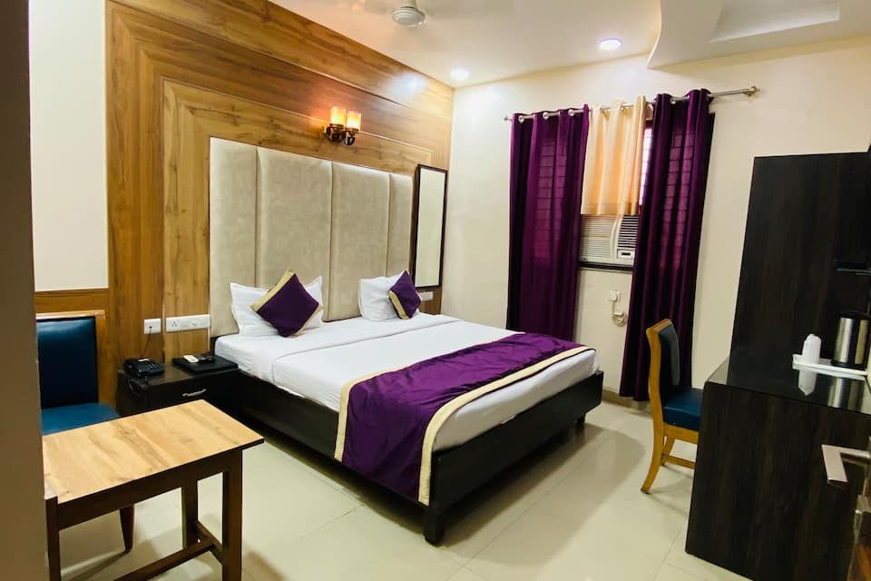 Hotel Pradeep Palace Deluxe room 8