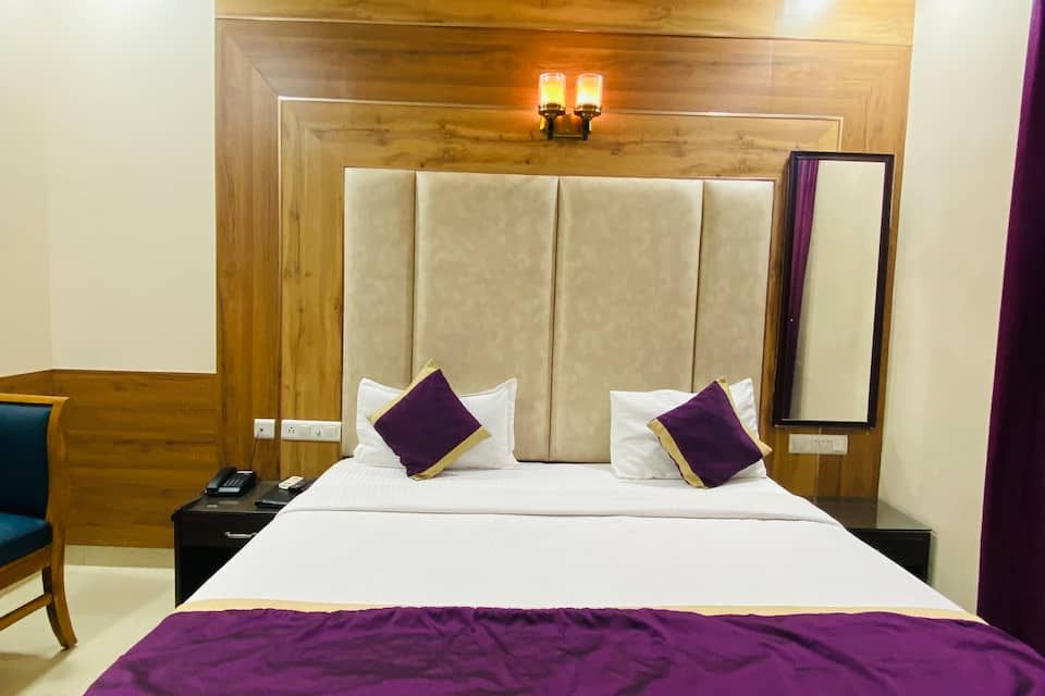 Hotel Pradeep Palace Deluxe room 3